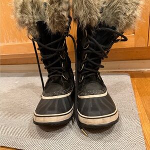 Sorel Black and Tan Fur-Trimmed Winter Boots